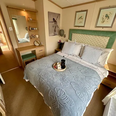 Teal - A Few Steps From The منتزه العطل