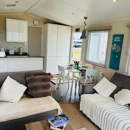 Teal - A Few Steps From The Tatil parkı Redcar