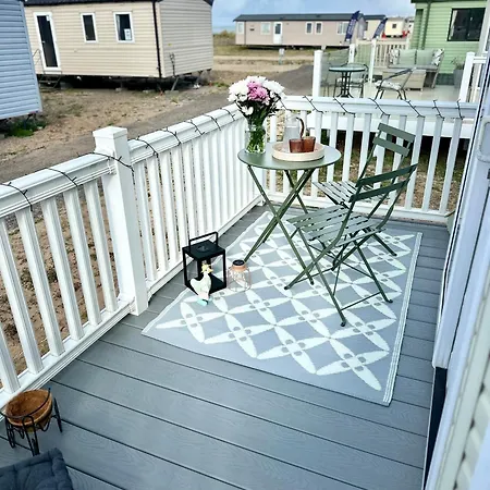 Teal - A Few Steps From The 레드카