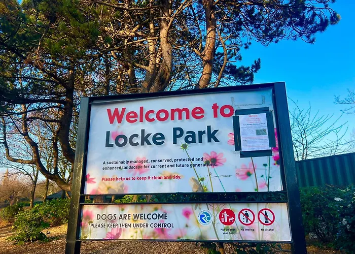 Teal - A Few Steps From The 假日公园